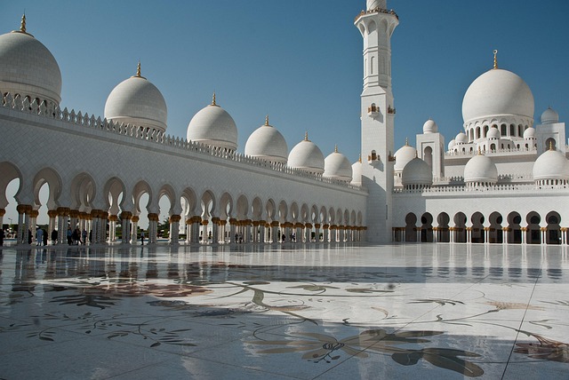 Abu Dhabi Travel Guide: 20 Must-Visit Places & Tips - Abu 이미지 2